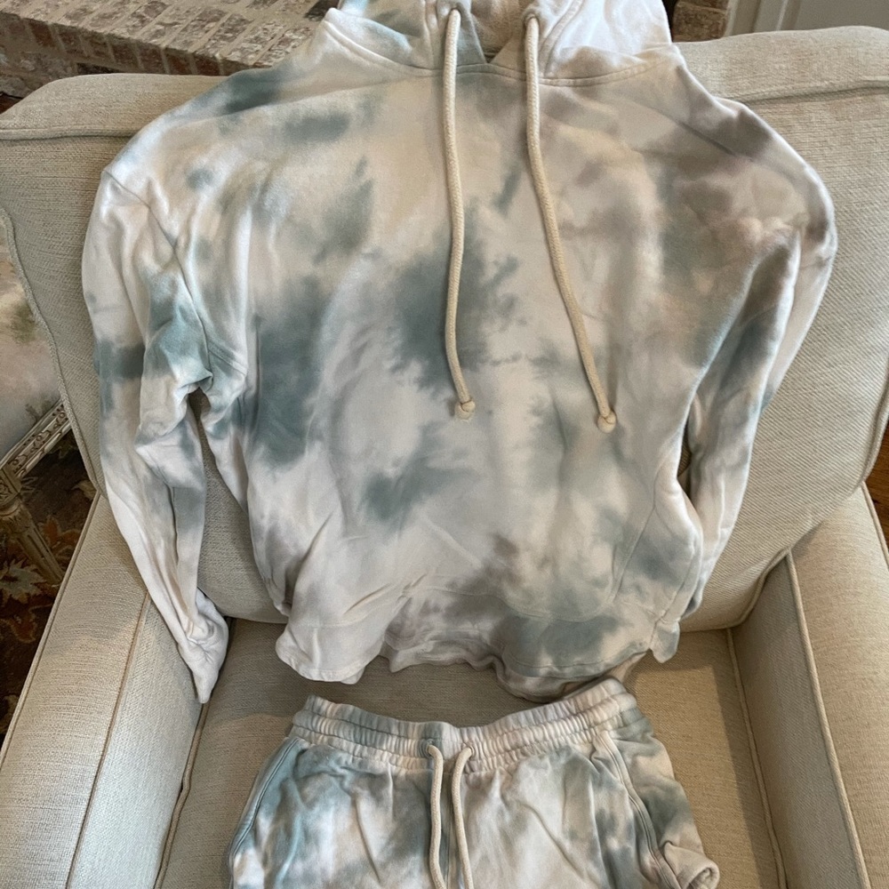 Universal thread tie dye 2 piece loungewear set